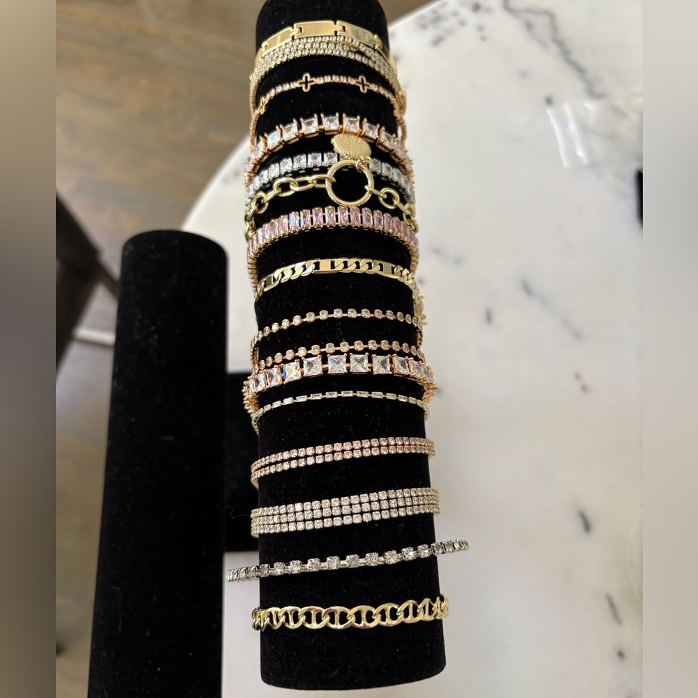 ✨New Rose gold-toned tennis bracelet crosses and cubic zirconia stones 7.5” 🎁 - Picture 7 of 8